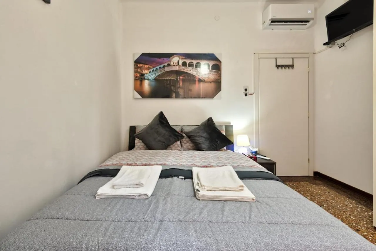 City Living Guest House Venice Mestre 0*,